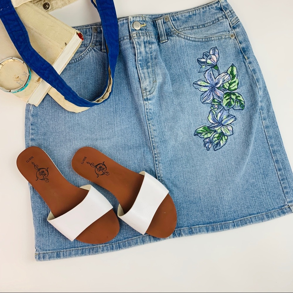 💰SALE Ann Taylor Loft Jean Shirt Flower Patch